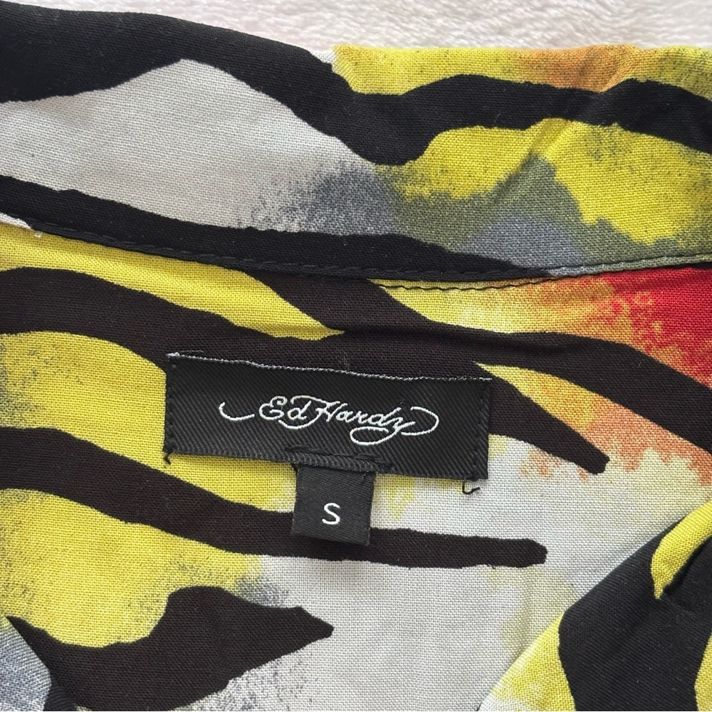 ED HARDY Tiger Print Short Sleeve Cropped Button Up Blouse--NWT--S - Picture 8 of 11